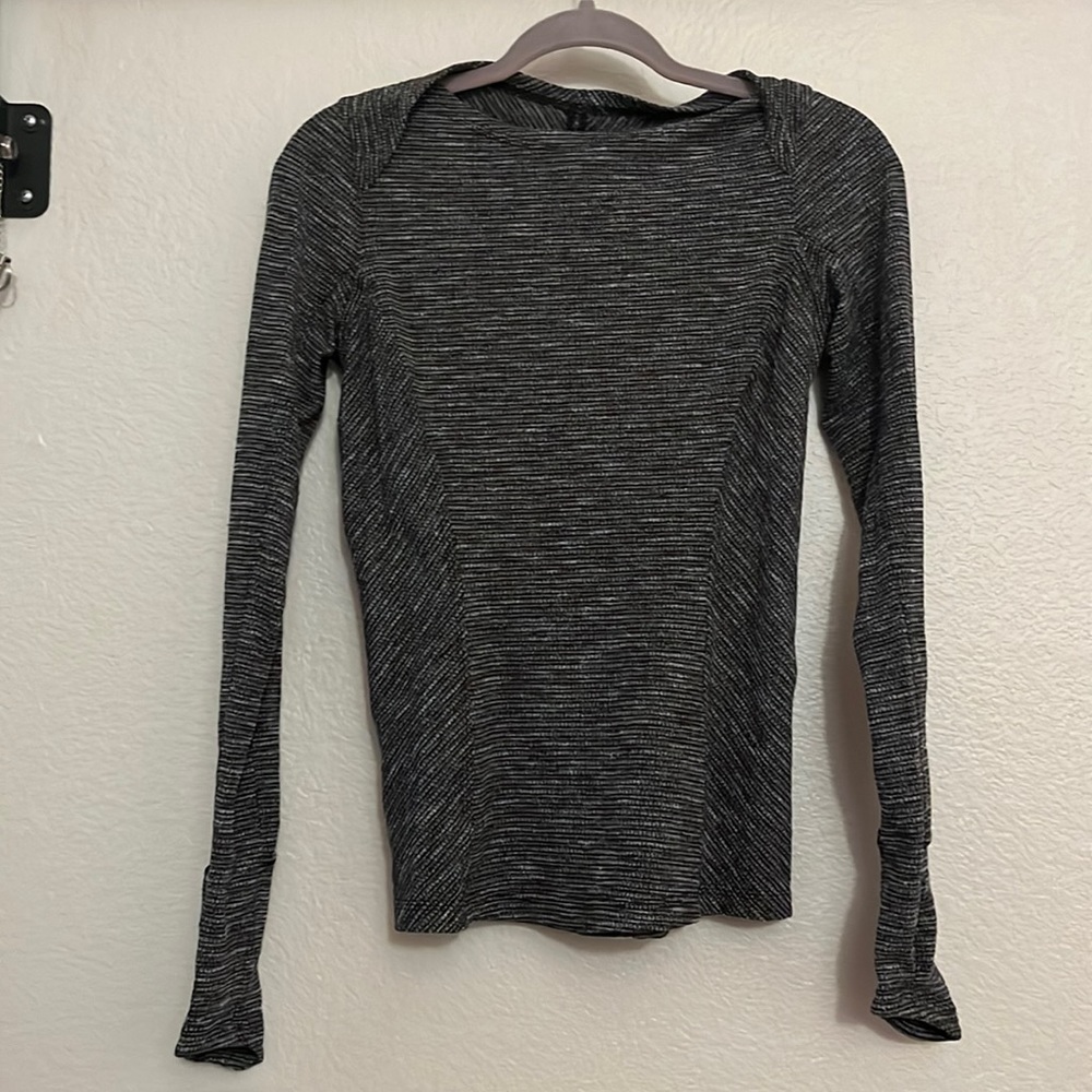 Lululemon Catch me long shirt size 4